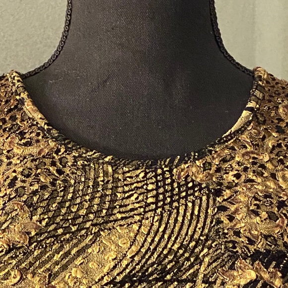 Chico’s Design 3/4 sleeve Top - Picture 2 of 11